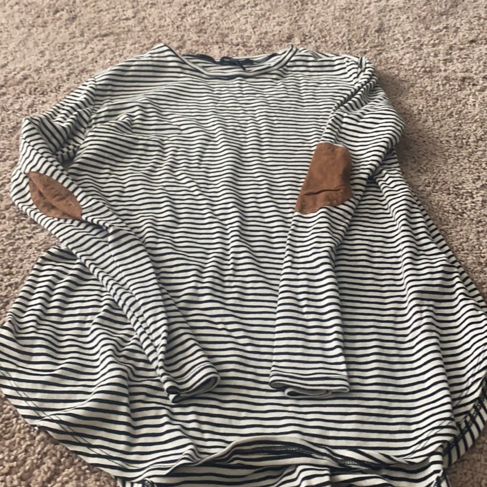 Black and white striped long sleeve t-shirt